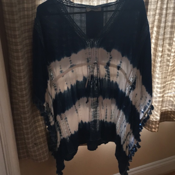 Super cute top nwt size xlarge so many ways t wear - Picture 2 of 8